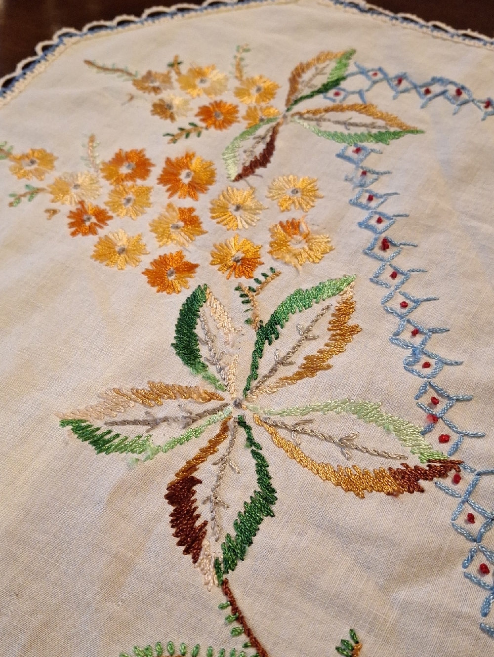 Vintage Hand Embroidered Table Runner in Cream and Yellow. Beautiful Detail - Picture 2 of 5